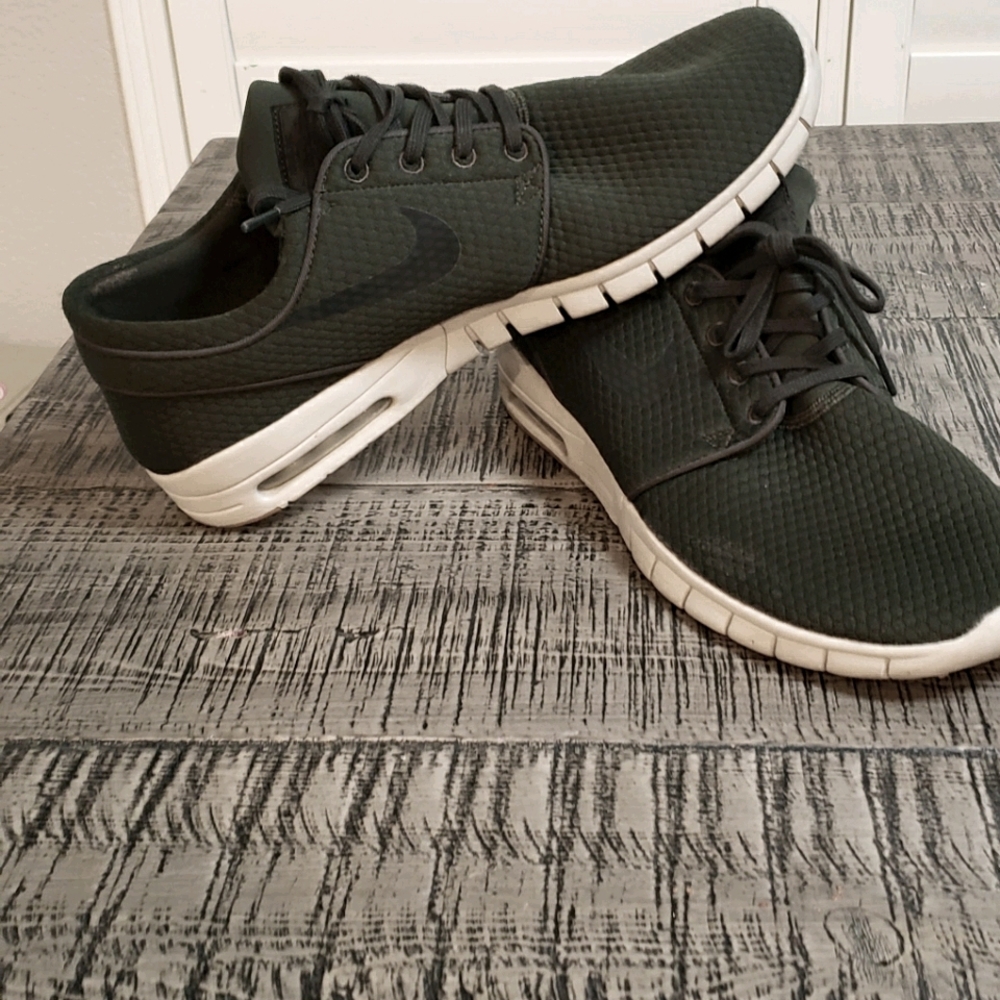 NIKE SKATEBOARDING SHOE. STEFAN JANOSKI